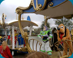 Buzz Lightyear, Pluto, Knabbel, en de figuren uit Alice in Wonderland