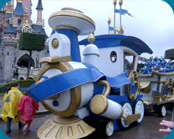 De Disney's Characters Express stop voor het Kasteel