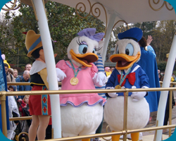 Donald en Daisy op de Characters Express