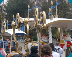 De wagons met Disney figuren met o.a. Pinocchio en Igor