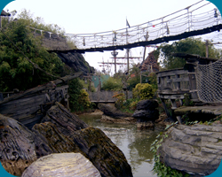 Adventure Isle: Uitzicht op Spyglass Hill met de touwbrug