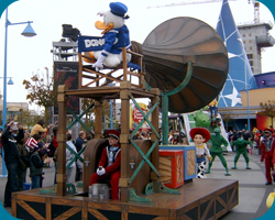 Donald`s Megafoon float