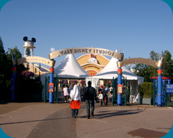 Augustus 2005 - Ingang Walt Disney Studios Park zonder nog enig zicht van de TOT.