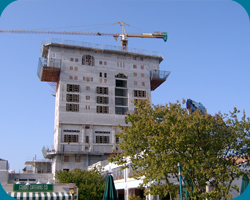 Mei 2006 - De Toren is grotendeels klaar, alleen de koepel en een kleine verhoging ter afwerking moesten nog bovenop de toren erbij worden gebouwd.